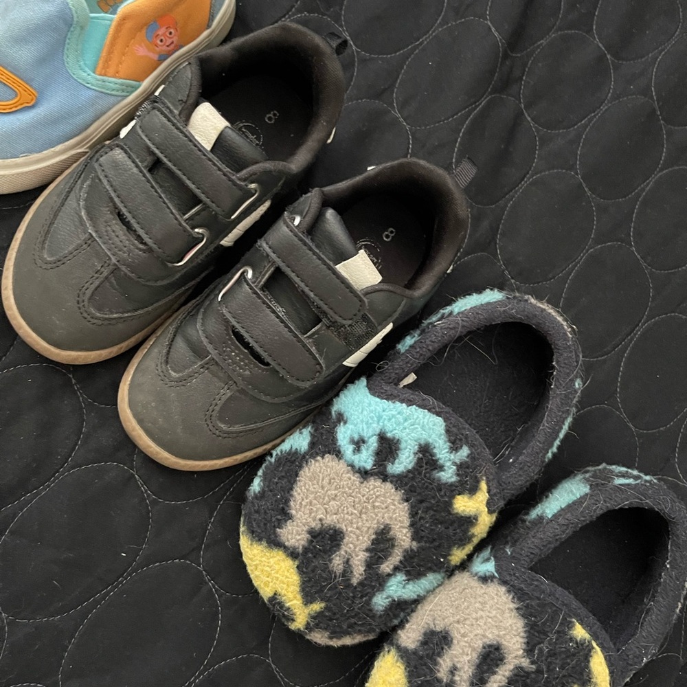 4 toddler shoes size 8, blippi, Zara, Dino - Picture 4 of 4